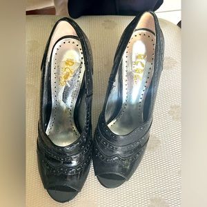 BCBG women’s heels